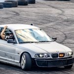 Od seryjnego do ślizgu: plan budowy auta do driftu krok po kroku
