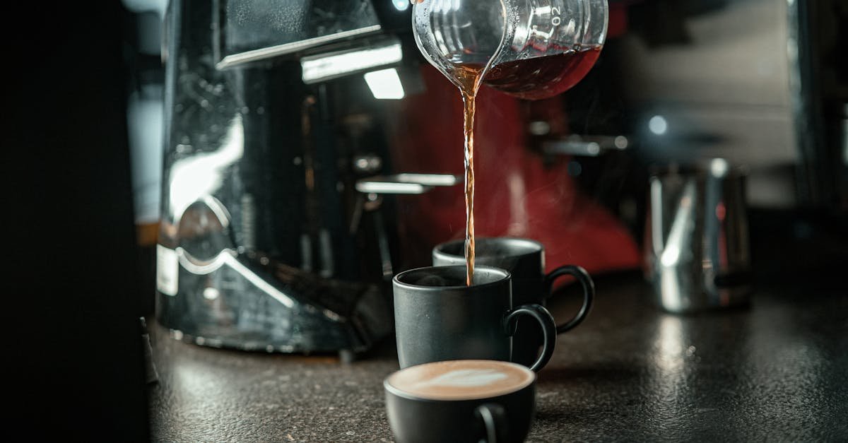 Kawa inaczej: od Chemexa po AeroPress — jak wydobyć maksimum smaku w domu