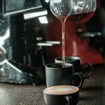 Kawa inaczej: od Chemexa po AeroPress — jak wydobyć maksimum smaku w domu