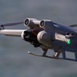 Dron kontra żywioły: jak nagrywać spektakularne ujęcia w wietrze, mrozie i deszczu